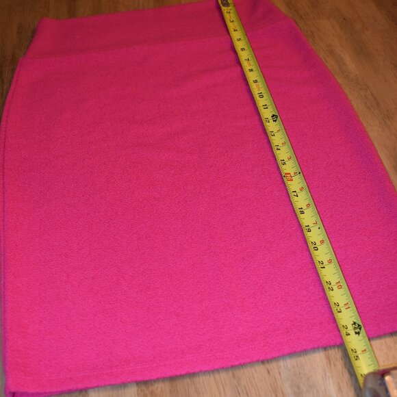 Medium Cassie Pencil Skirt Stretch Material $10 - Picture 1 of 9